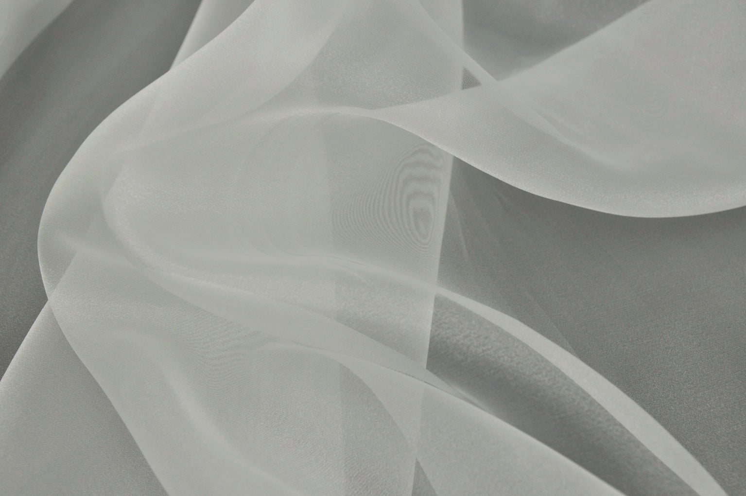 Organza-Tischläufer Grasgrün – Ca. 36x274 Cm, Mit Umkettelten Kanten, Für Hochzeit & Party