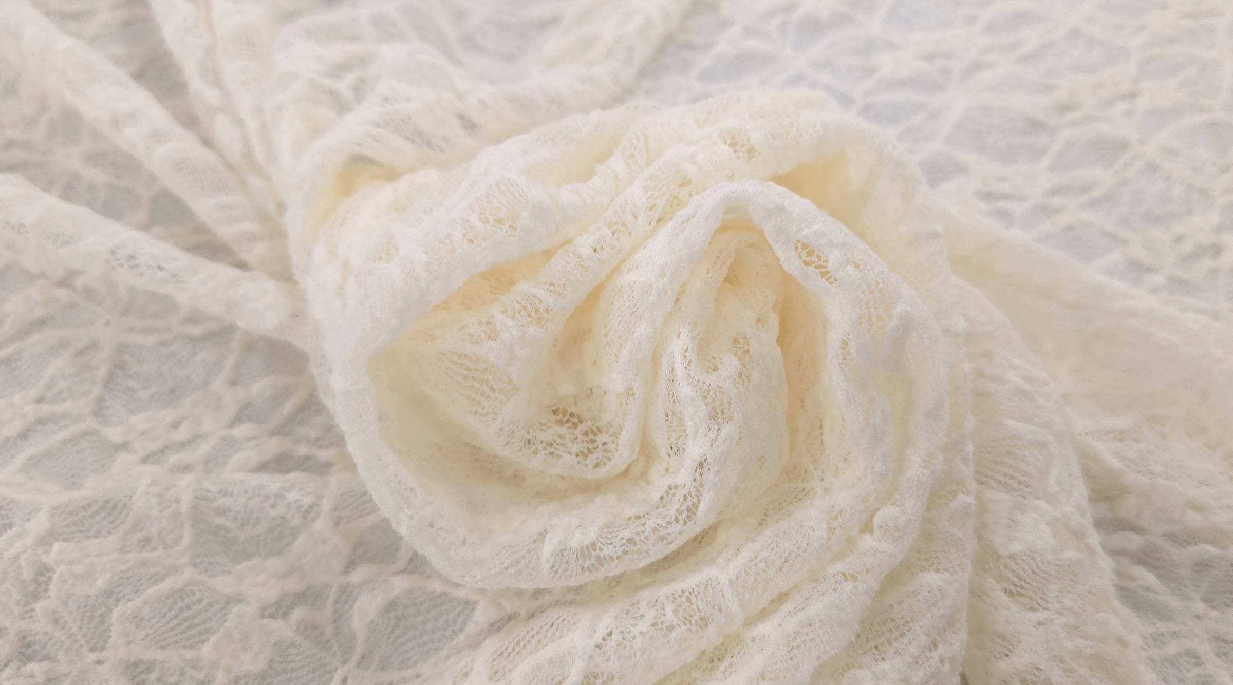 Lacey Stretch Lace Cream