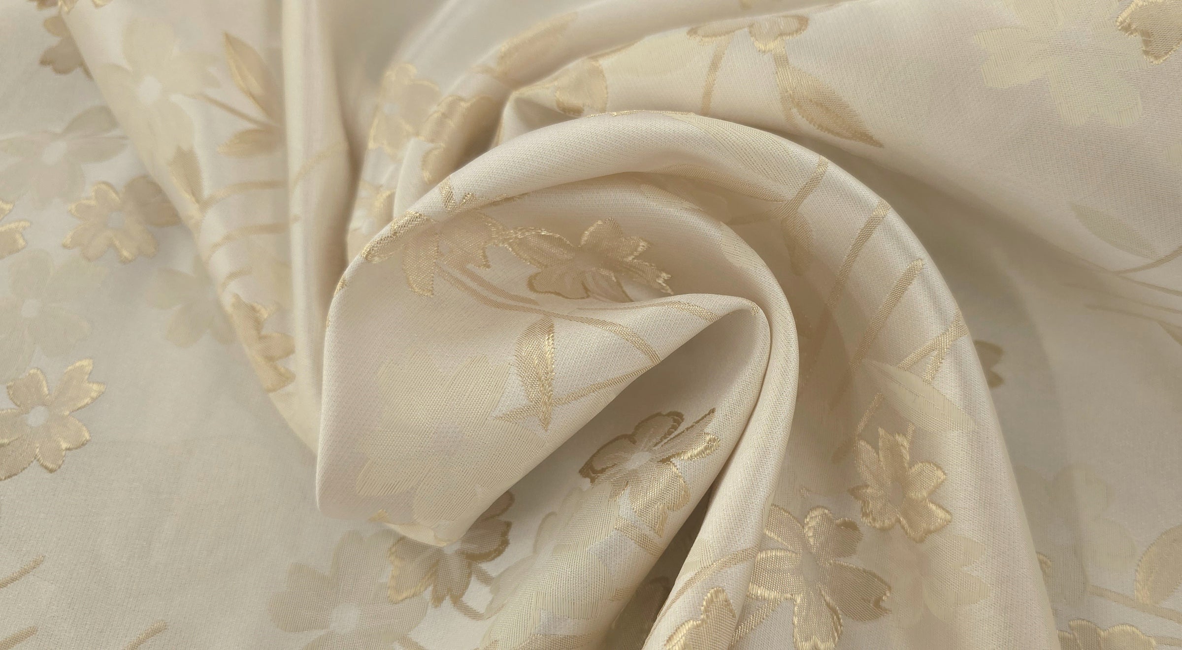 Brocade Elegant Promenade